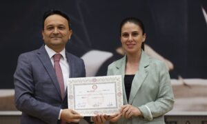 Muğla’nın En Genç Vekili Gizem Özcan Mazbatasını Aldı